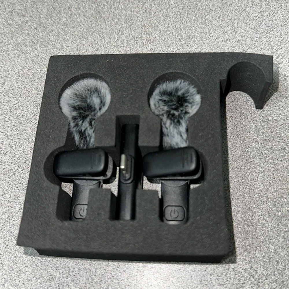 (001) Wireless microphone for Apple/ Lightning port